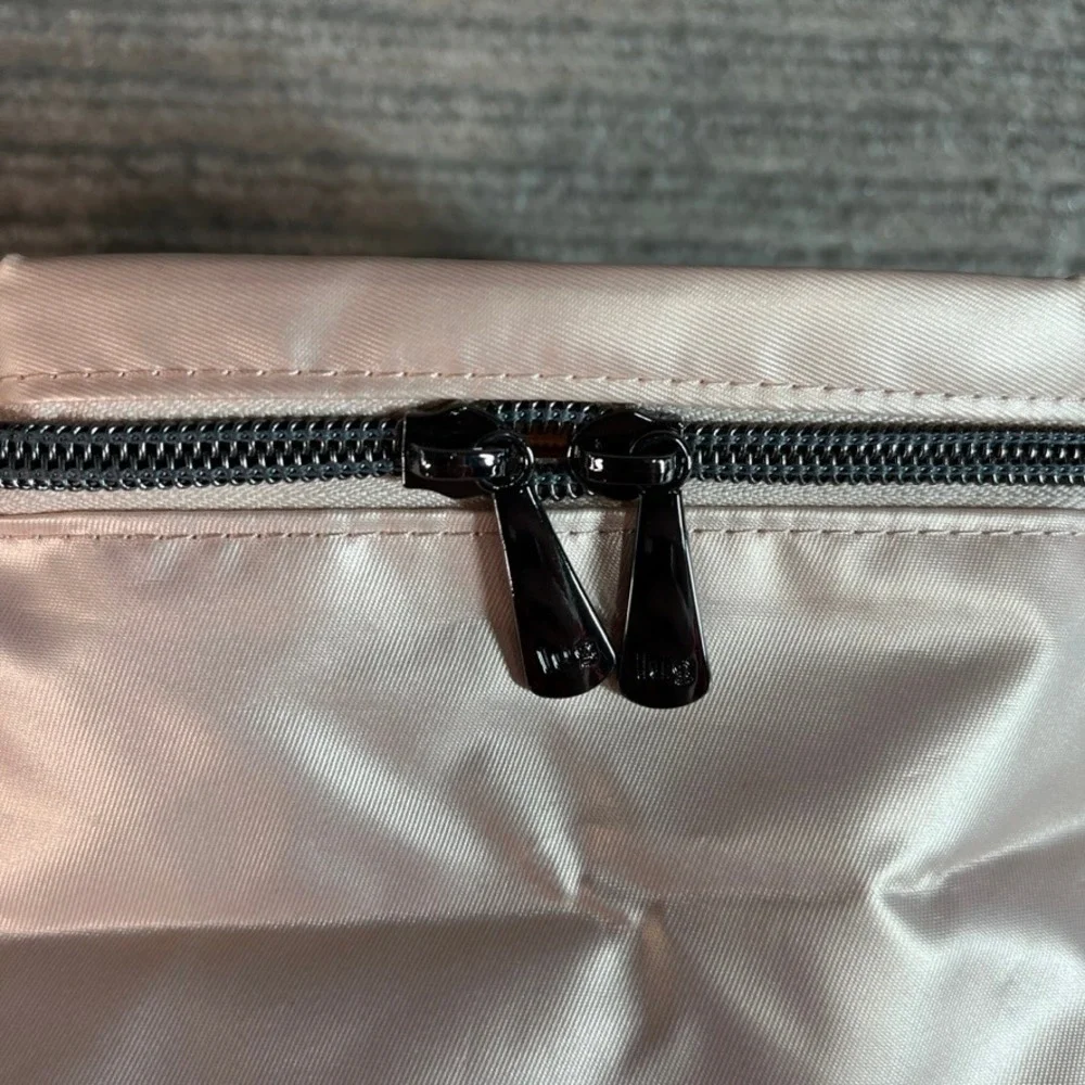 NWT Lug Boxtop Cosmetic Case Metallic Gold Travel Makeup Pouch Bag NEW